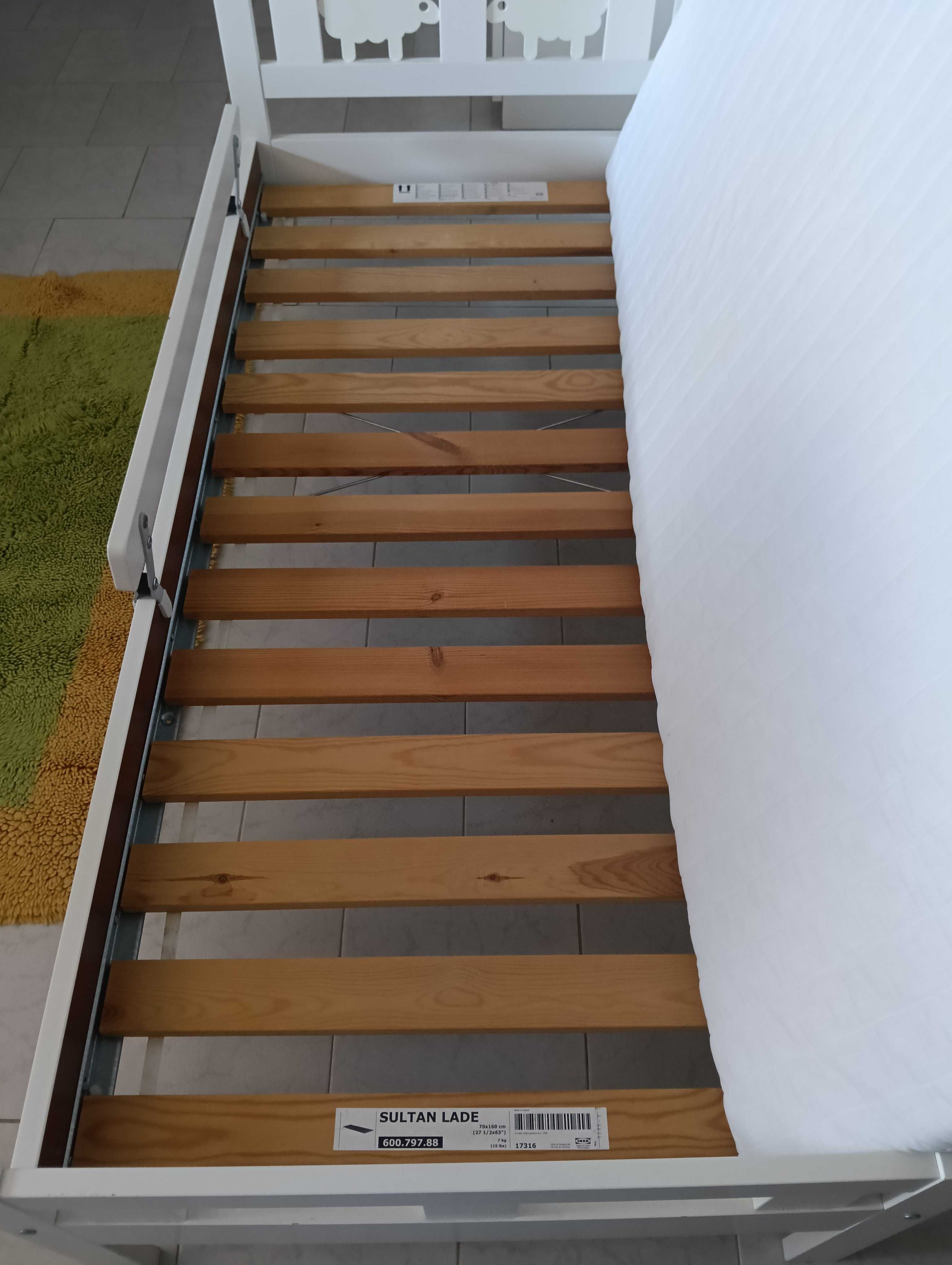 Cama infantil Ikea com colchão e proteção lateral – ótimo estado