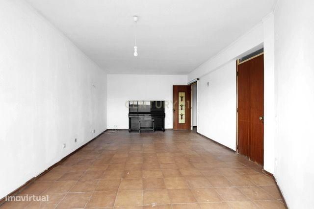 Magnífico T3 na Avenida da República – 8.º Andar com Vistas e Luz Natu