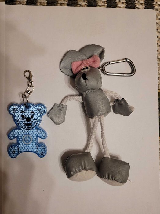 Zestaw młodej damy (torebki, kapelusz, portmonetki, okulary, etc.)