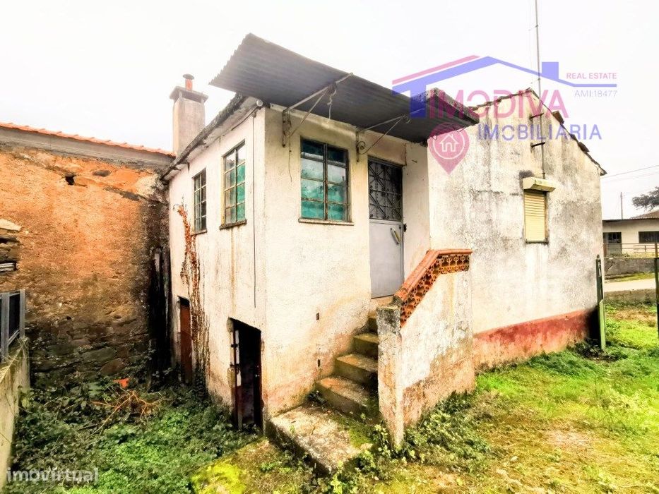 Moradia T2 com logradouro próximo de Castanheira de Pera