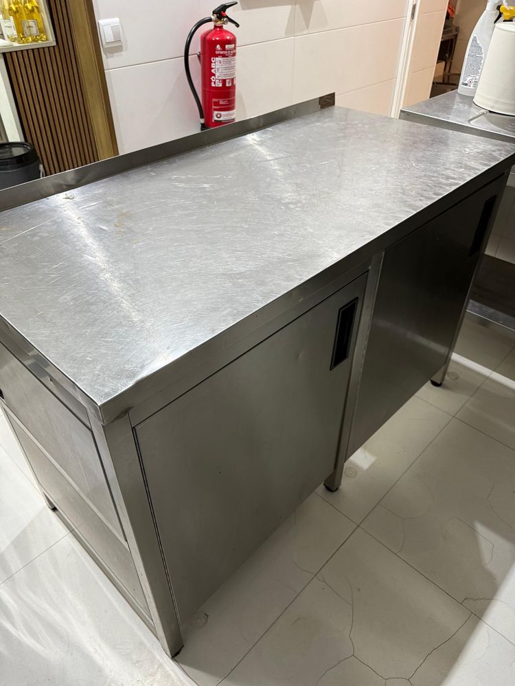 Escaparate de apoio a cozinha