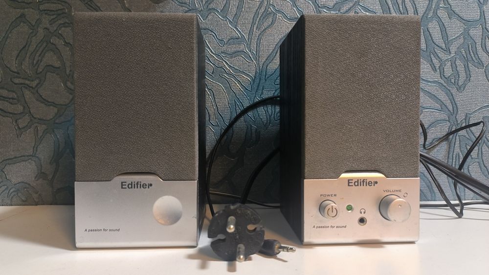 Колонки edifier R18