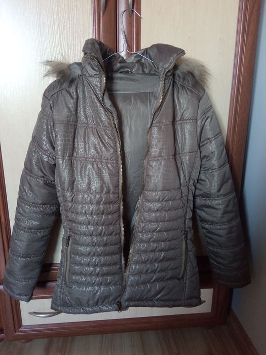 Zielona kurtka z kapturem