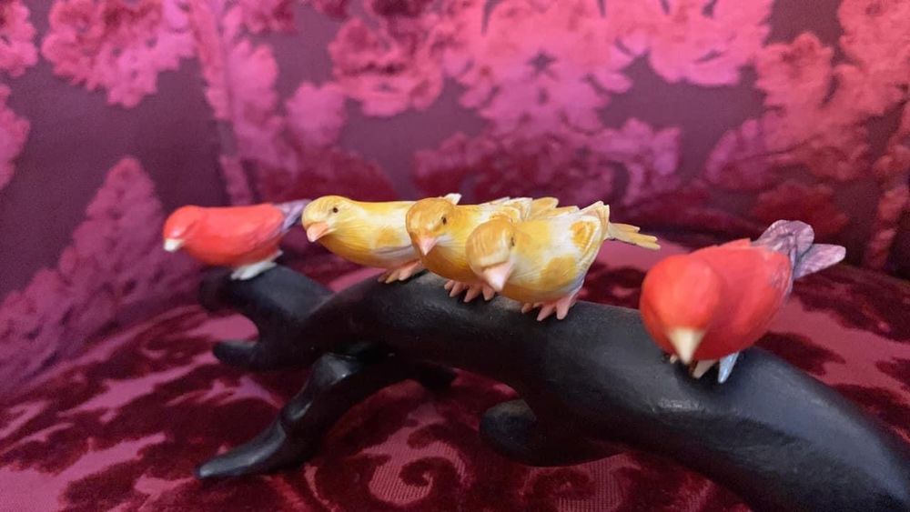 Passarinhos  em material nobre