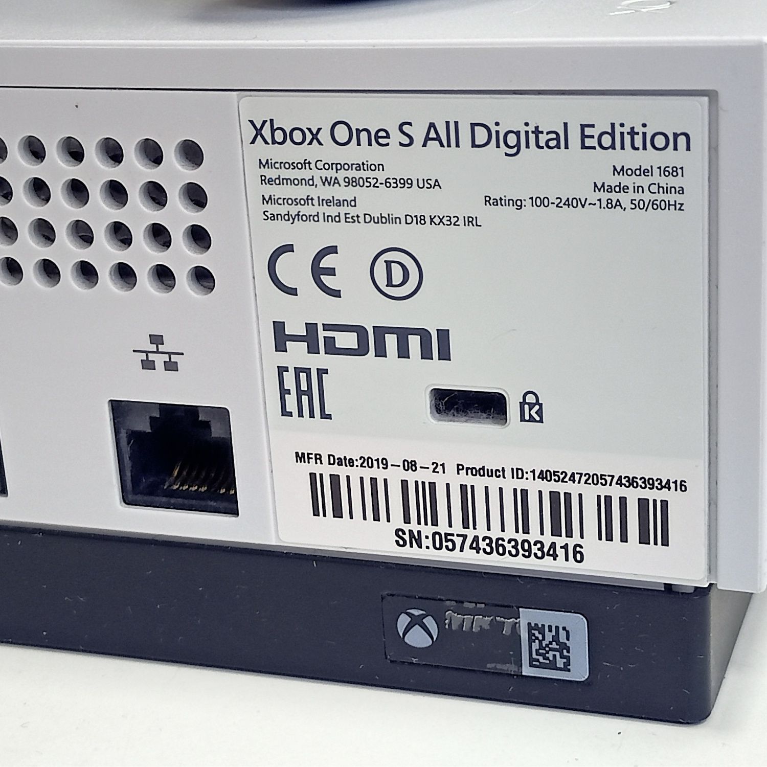 Xbox one s all digital 1 TB+2 pady org.