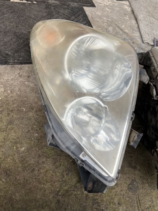 Фара ліва. до toyota corolla verco 2006 (на фото і права, і ліва фара)