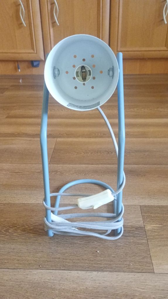 Lampa pod biurko