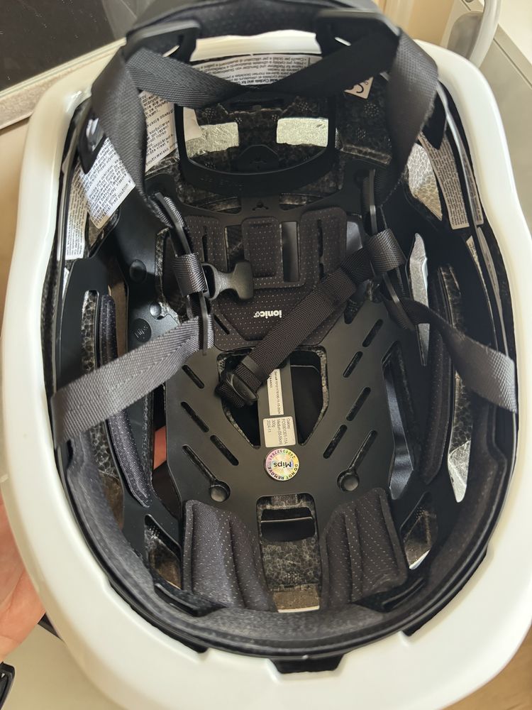 Kask rowerowy oakley ARO 3 Endurance MIPS r M