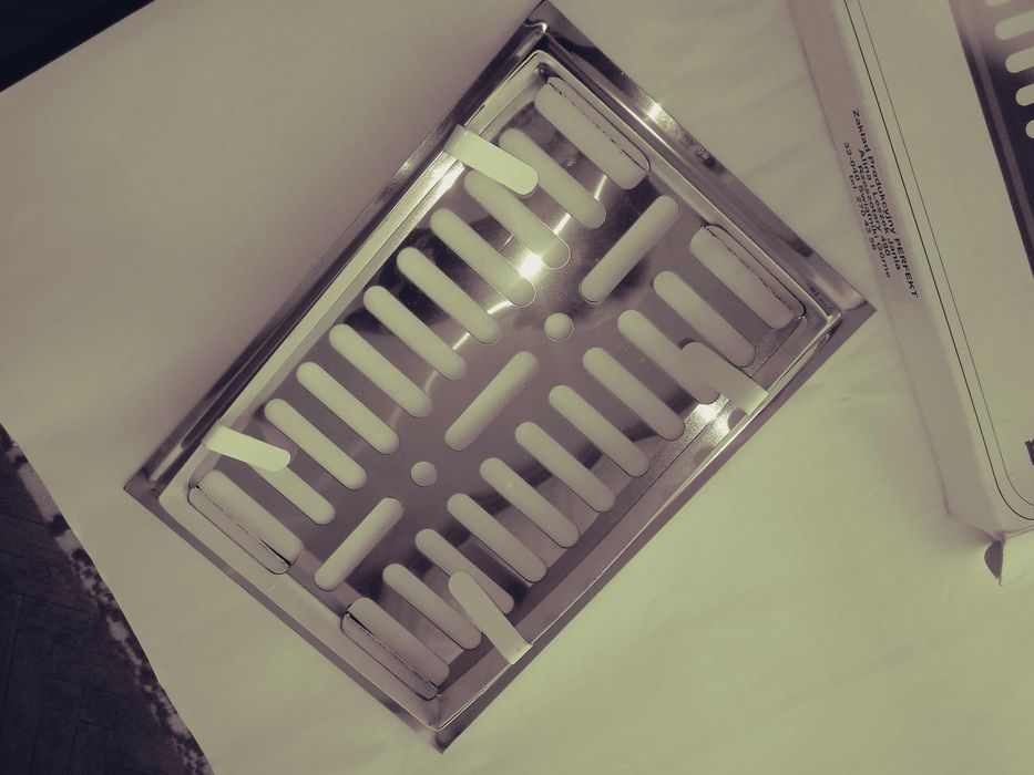 Kratki wentylacyjne z siatką plastik.+kratka wentylacyjna z nierdzewki