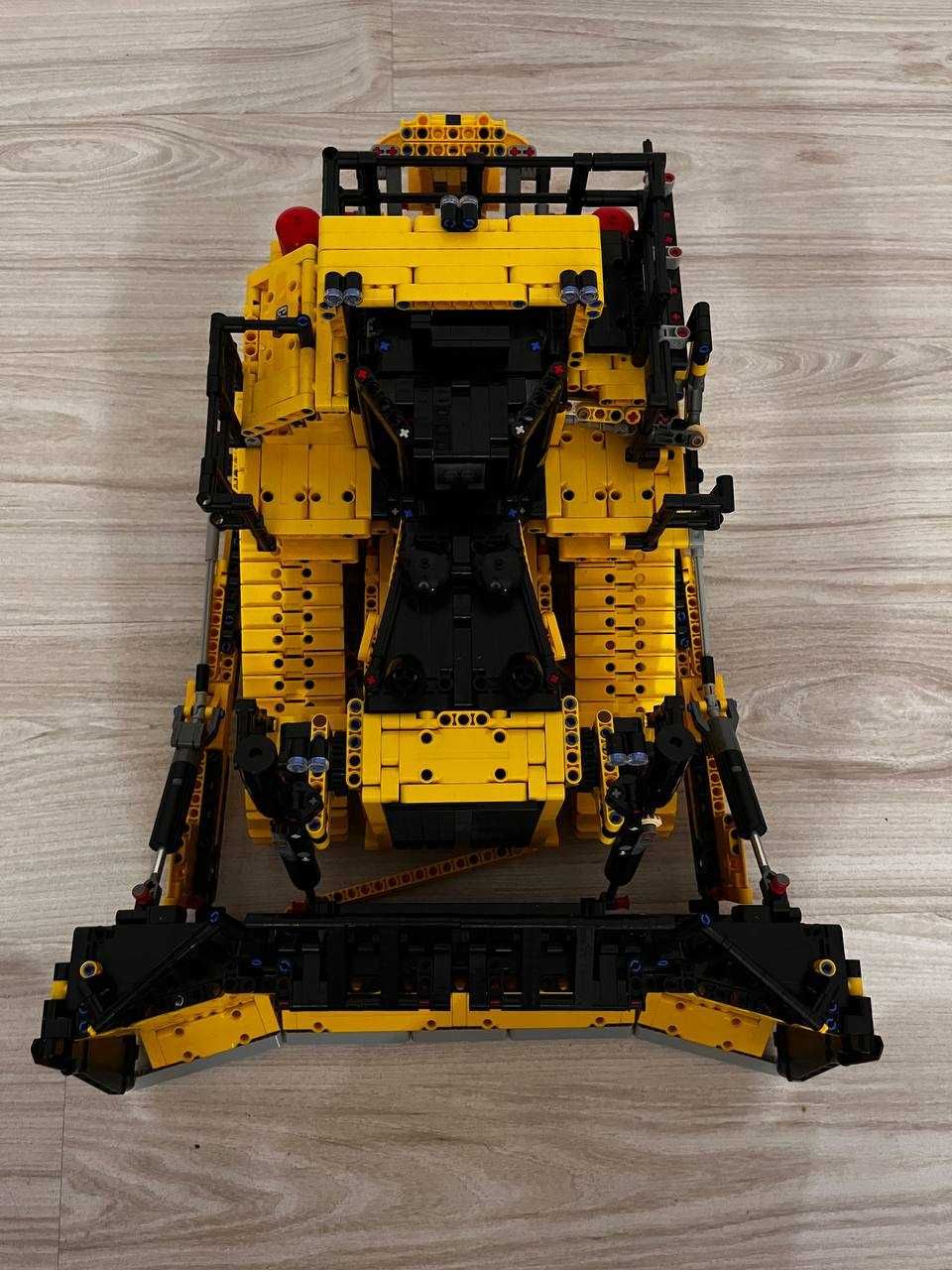 LEGO Technic 42131 – Buldożer CAT D11 – Oryginalny, używany, komplet