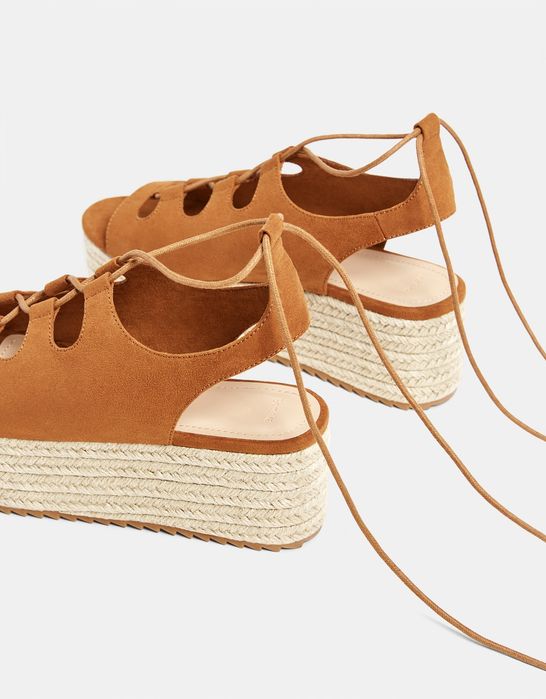 Sandálias de plataforma com cordões - Bershka
