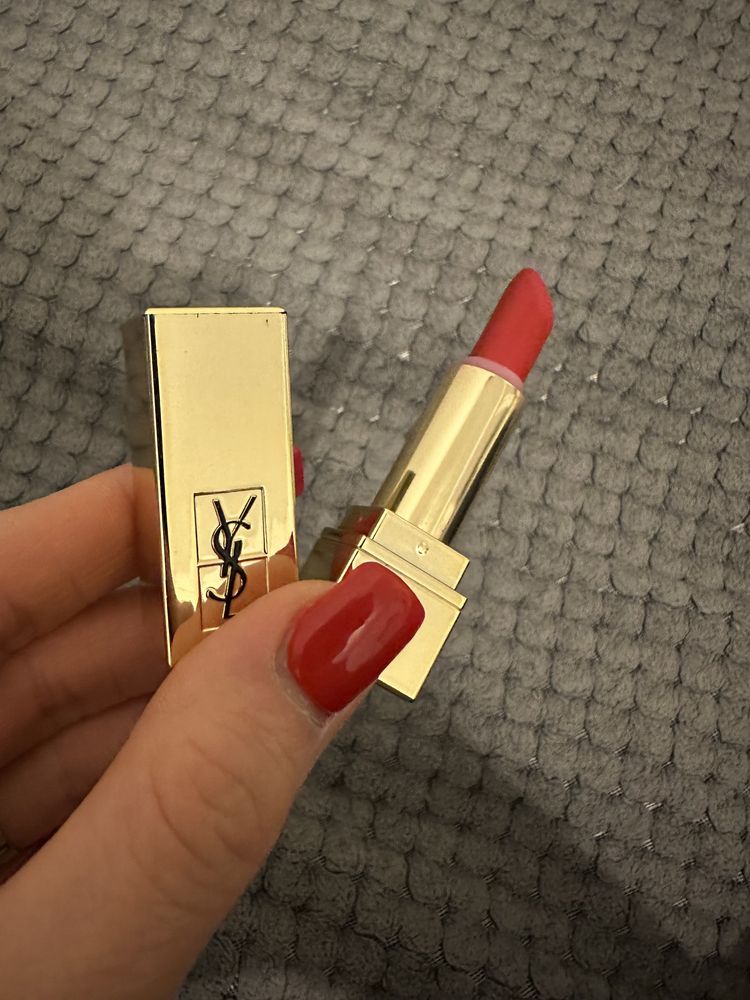 Szminka Yves Saint Lauren czerwona red lipstick