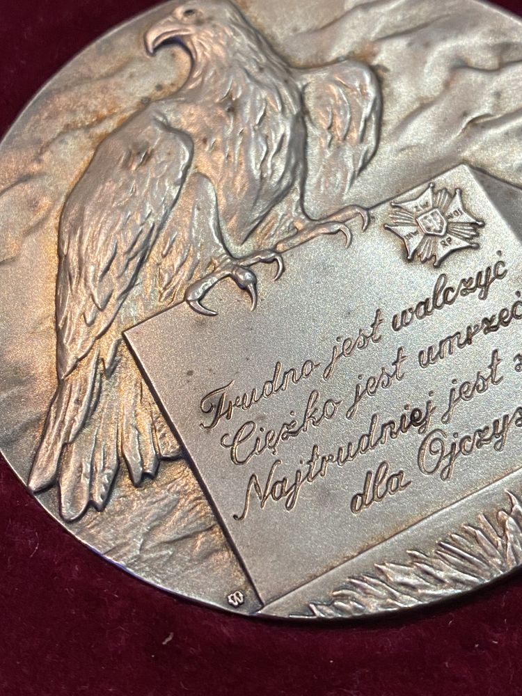 Unikalny historyczny medal Zwiazku Inwalidow Wojennych RP