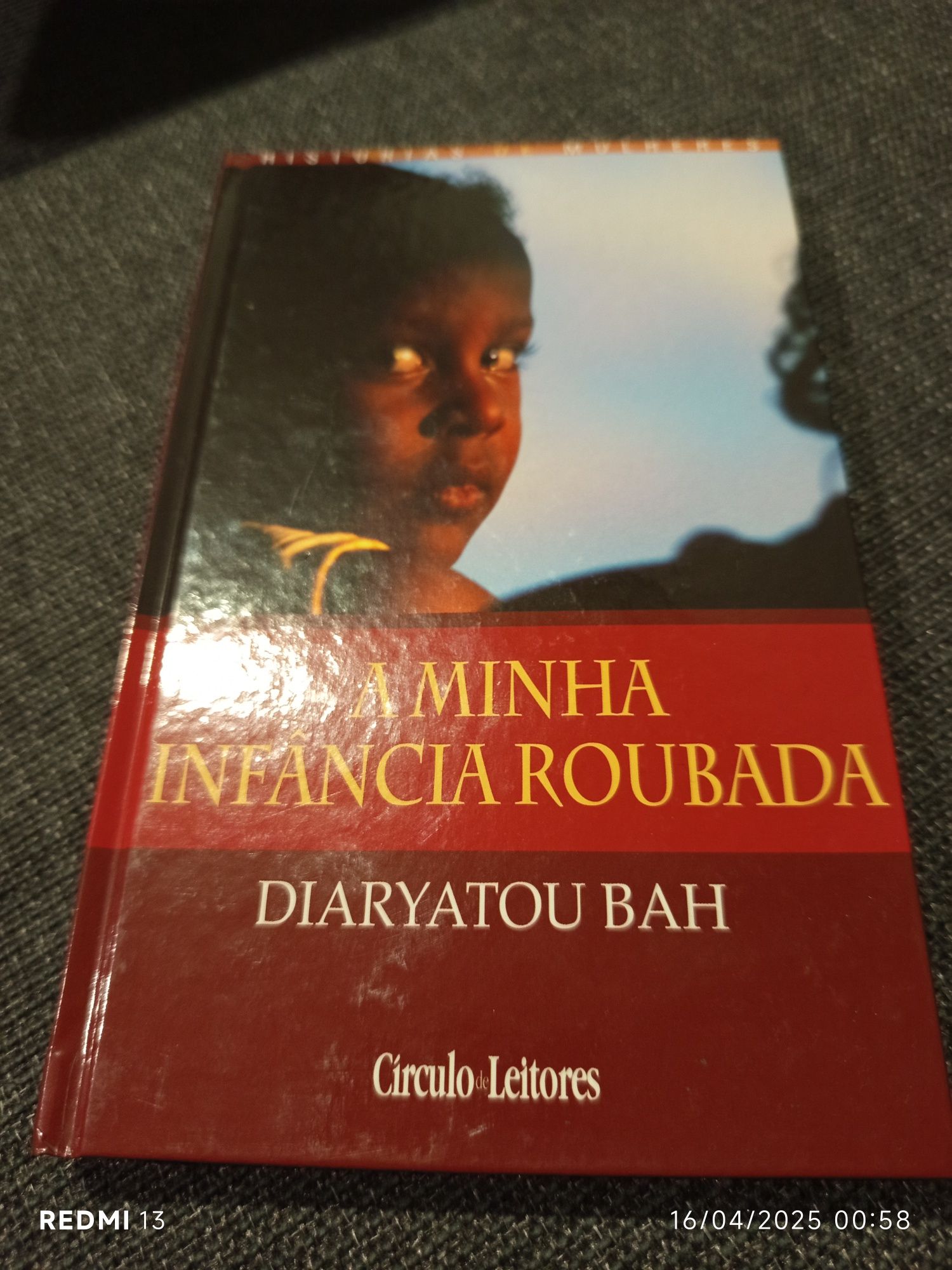 Livro de capa dura 'A minha infância roubada' de Diaryatou Bah