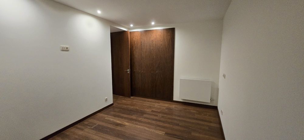 Apartamento T3 com varandas e garagem na Meadela