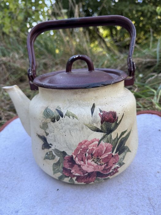 Продам чайник емальований