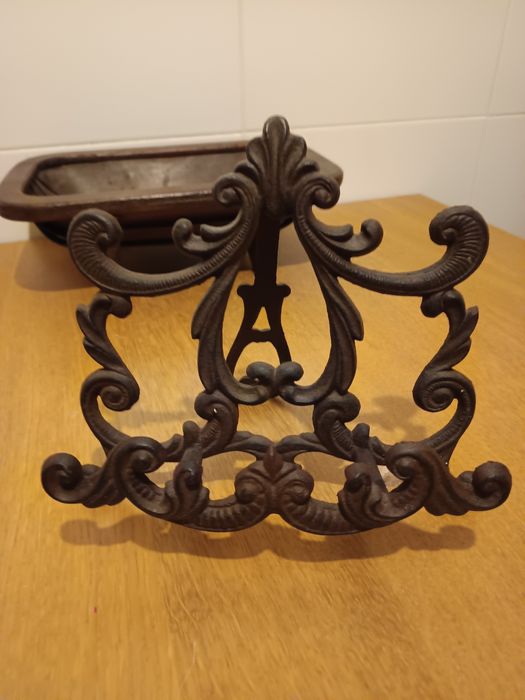 Suporte de prato ou livro em ferro