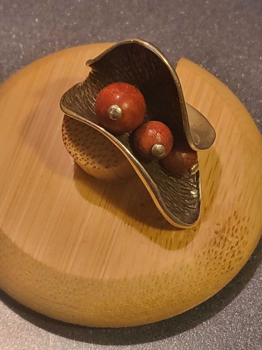 Srebro z koralem. Komplet biżuterii