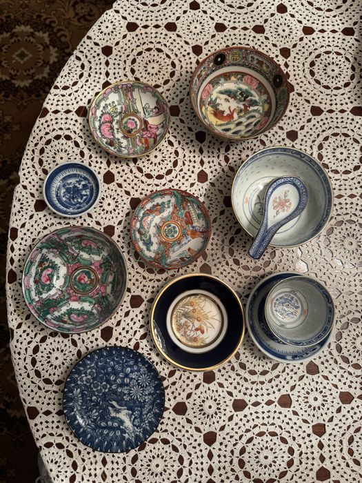 Conjunto pratos e taças decorativos