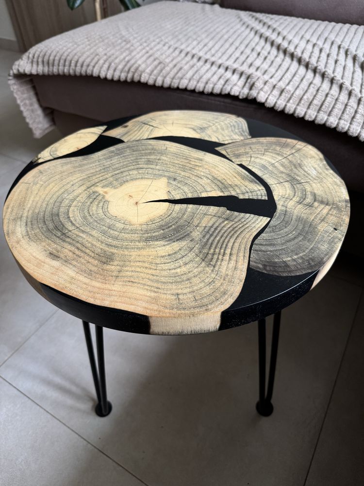 Stolik kawowy (hand made) jesion + czarna żywica epoksydowa