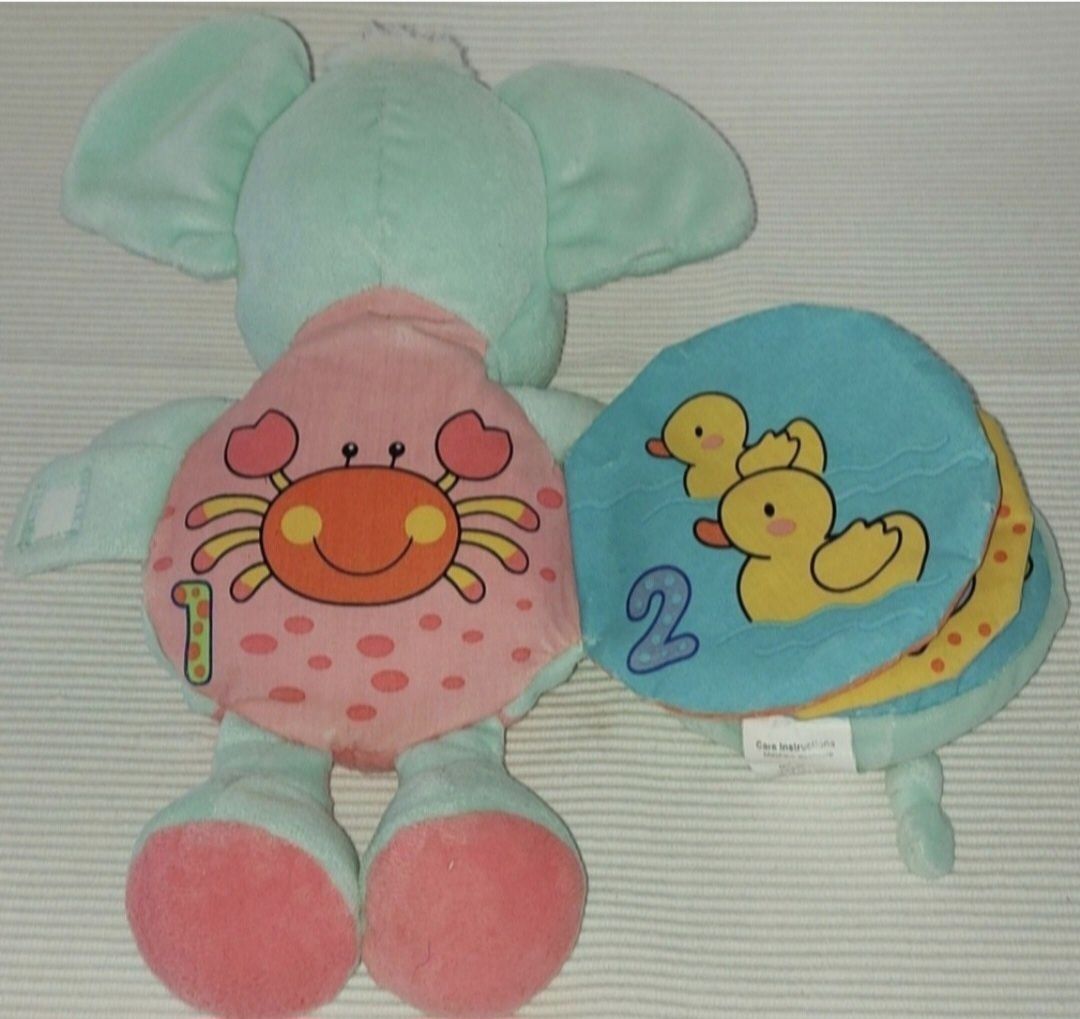 Peluches, televisão musical, caixa musical e/ou jogos musicais...