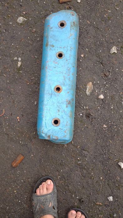 Продам     Дверь правая  до ЮМЗ  продаю запчасти  трактора