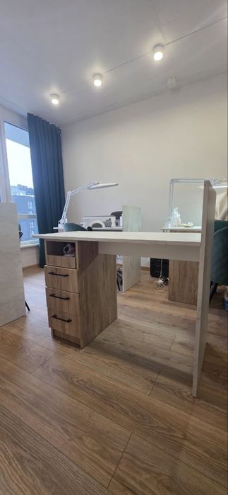 Продам стіл манікюрний