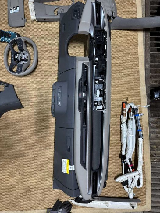 Торпедо передня панель KIA EV9