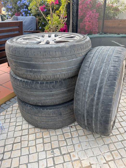 4 Pneus com Jantes – Land Rover Discovery 3 – em estado razoável