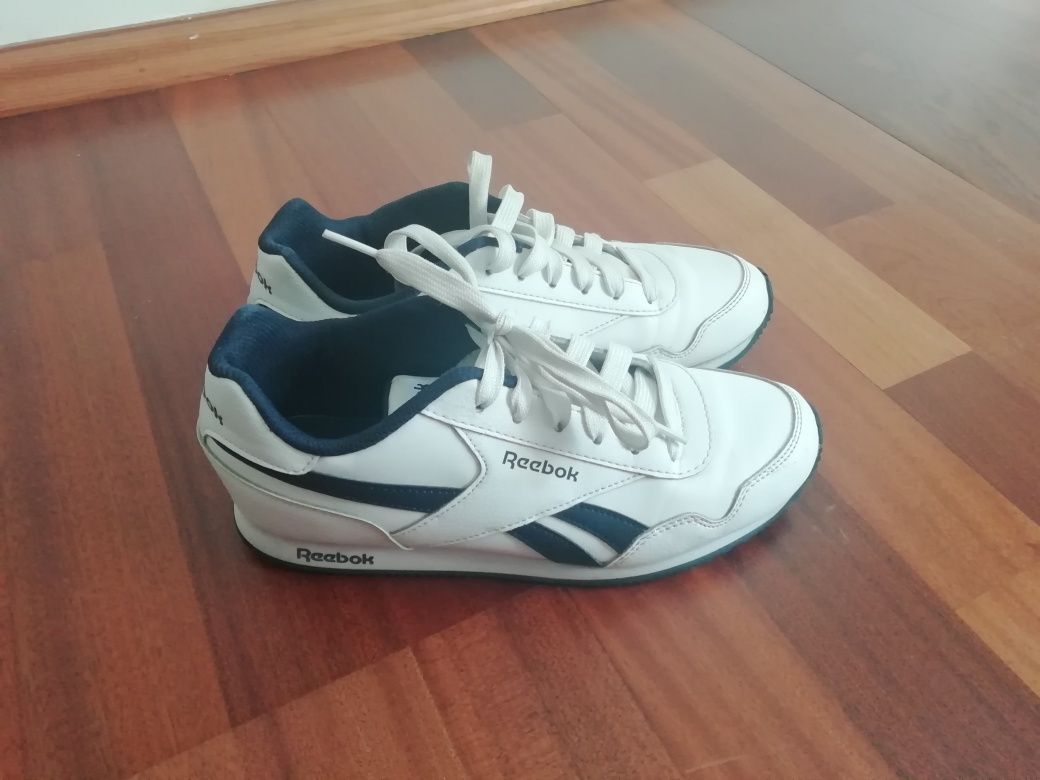 38 Reebok buty młodzieżowe do biegania