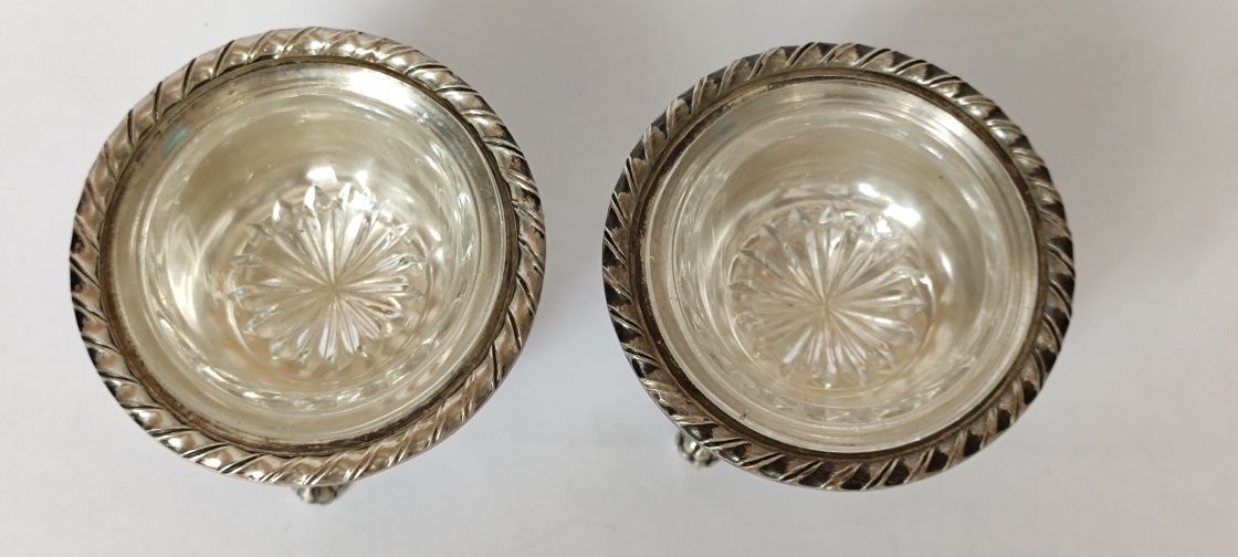 Wiktoriańskie srebrne solniczki , szklany wkład