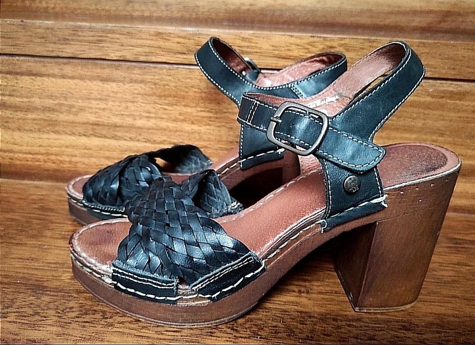 Sandálias plataforma pretas