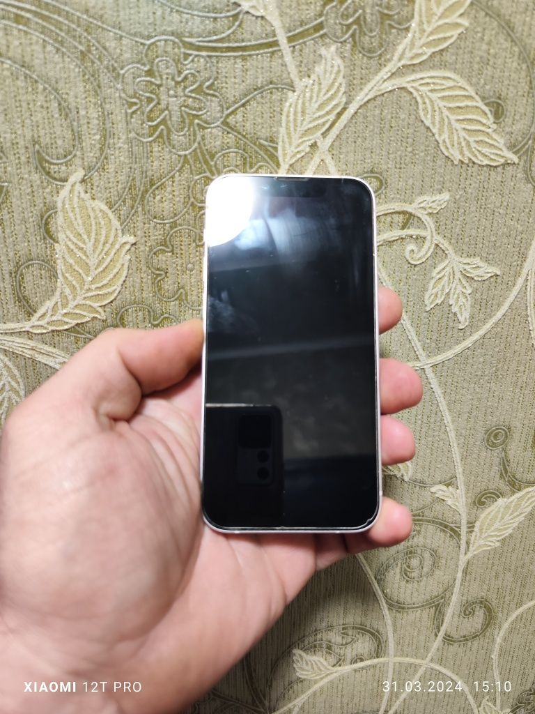 Продам iPhone 13