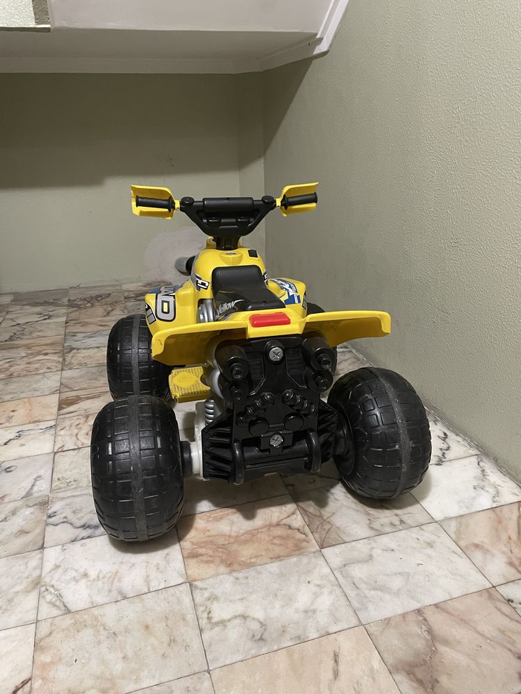 Moto 4 para criança