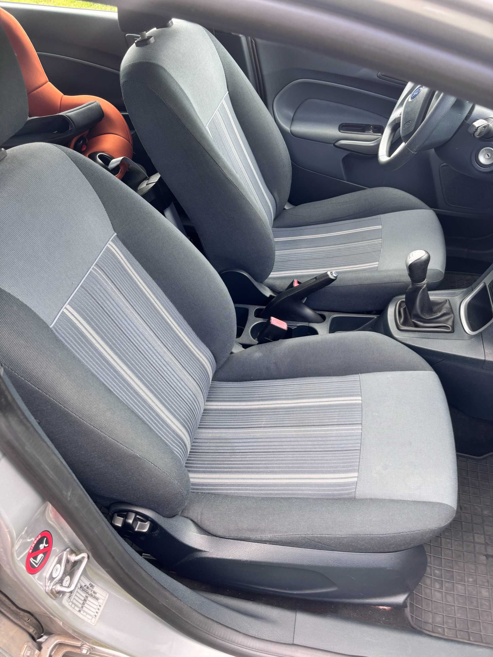 Srebrny Ford Fiesta 1.25 benzyna 82KM