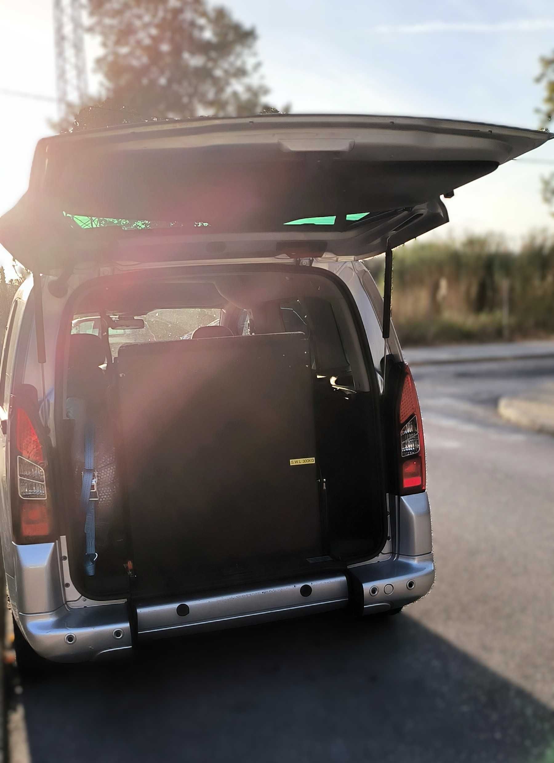 Citroën Berlingo 1.6 HDi 5 Lugares ou 4 Lugares + Cadeira de Rodas