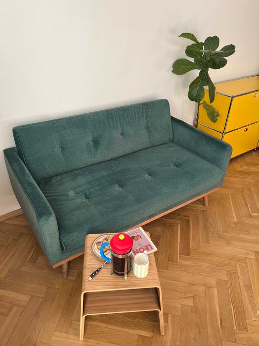 Sofa Klematisar (scandicsofa) 2-os. welur Delux Peacock, drewno bukowe