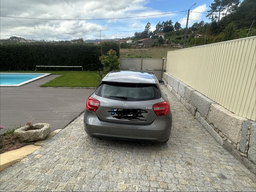 Mercedes A180 com 98600 km reais.