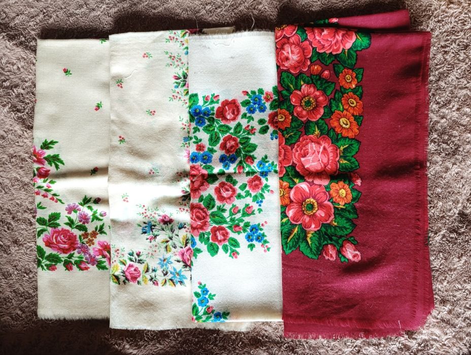 Хустки вовняні різних розмірів вживані