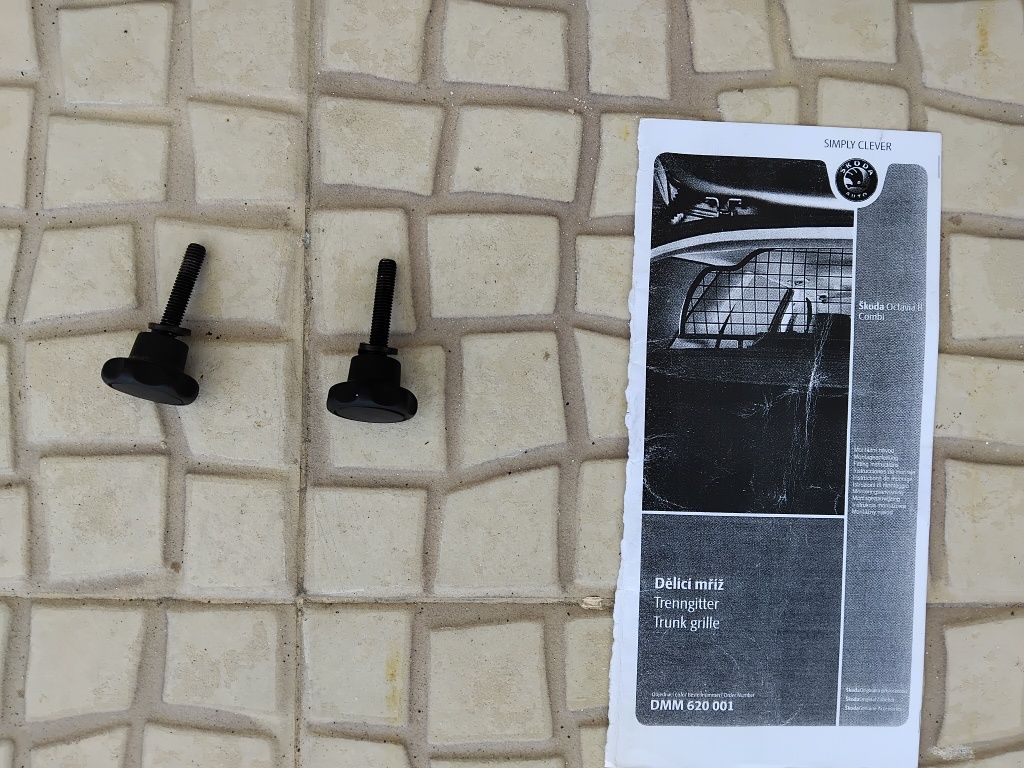 Grelha proteção metálica mala skoda
