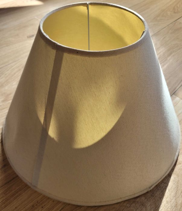 Sprzedam lampę stołową w konwencji glamour.