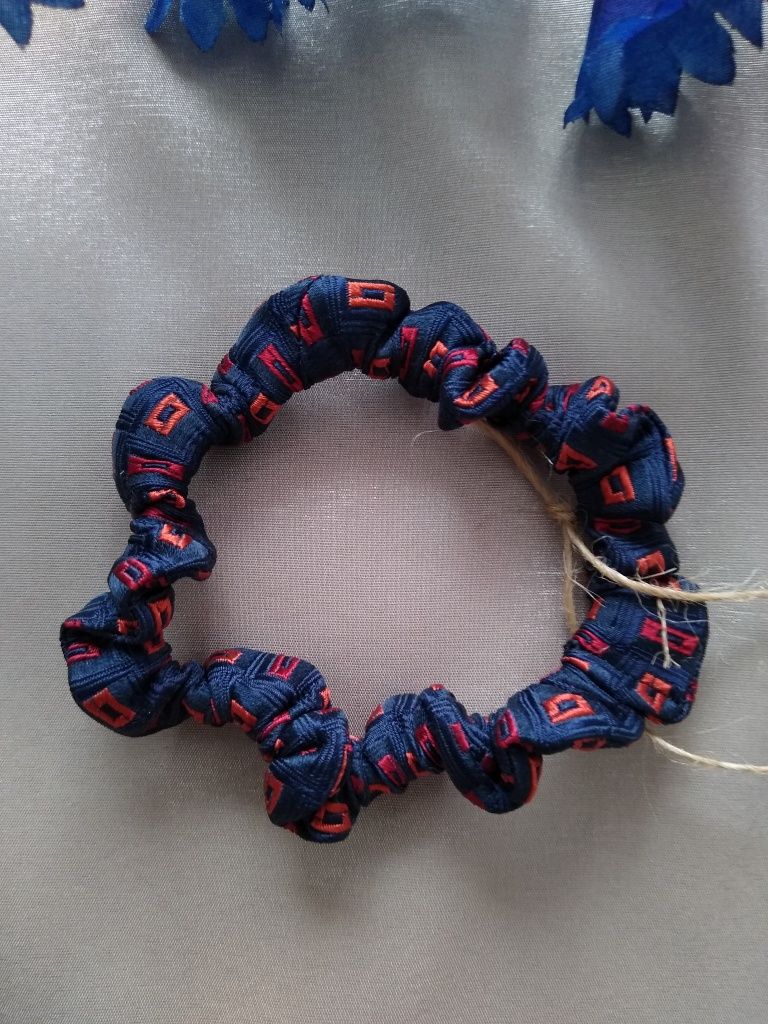 Nowa jedwabna gumka scrunchie