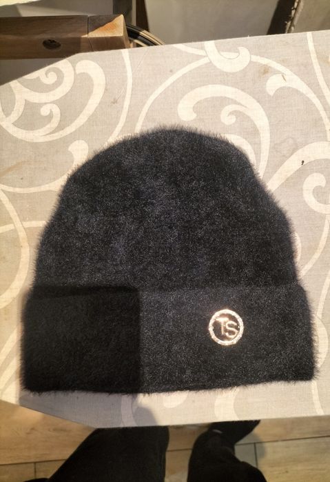 Czapka damska czerń złoto