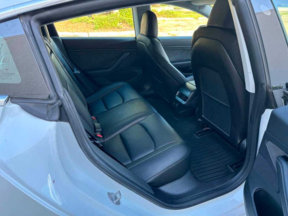 Tesla Model 3 Long Range      2019