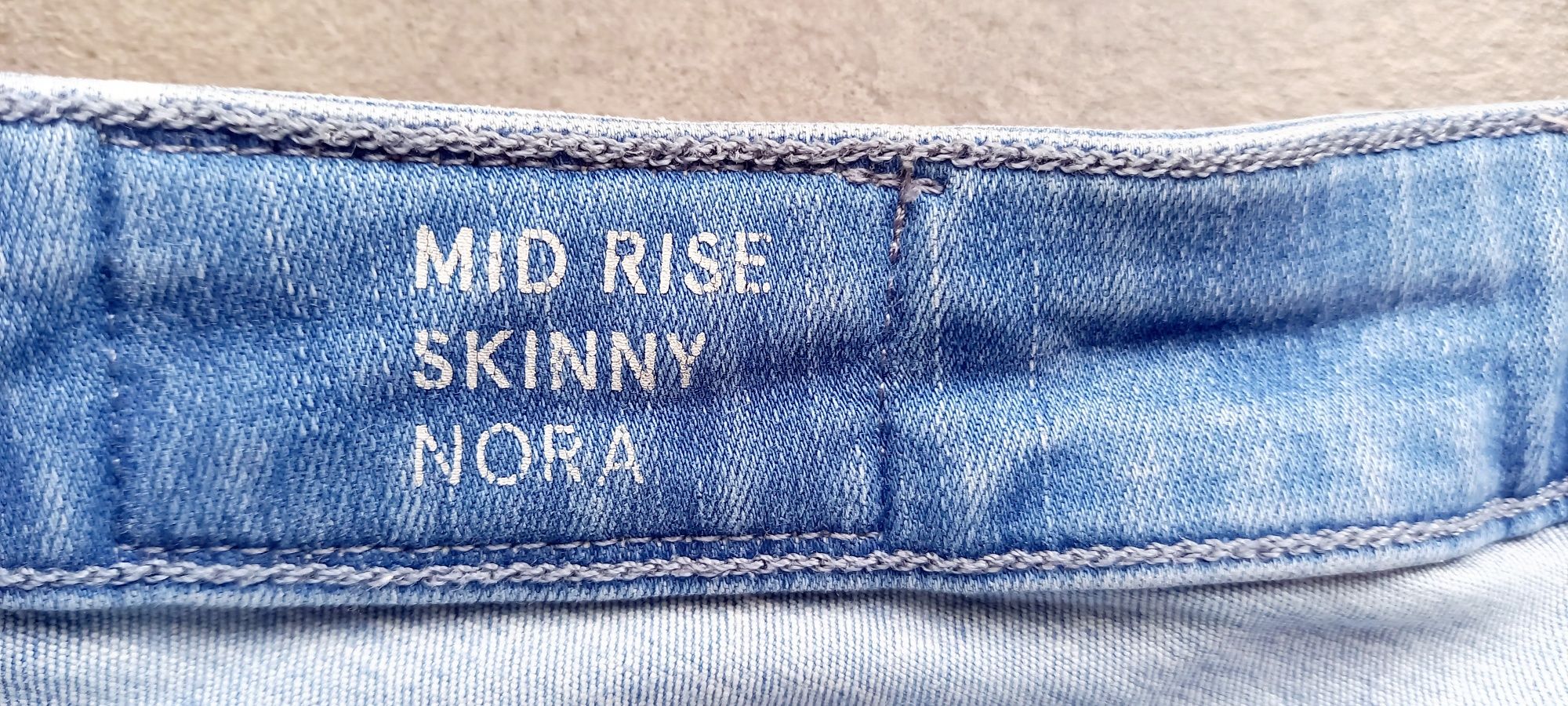 Tommy Hilfiger Mid Rise Skinny Nora, jeansy 30/34