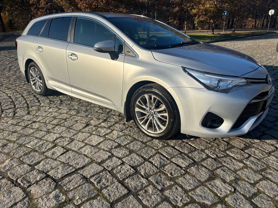 Toyota Avensis 1.8 benzyna 147kM, AUTOMAT, kombi, Klimatronik, Kamera, Skóra