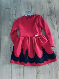 Piękna elegancka czerwona sukienka 146