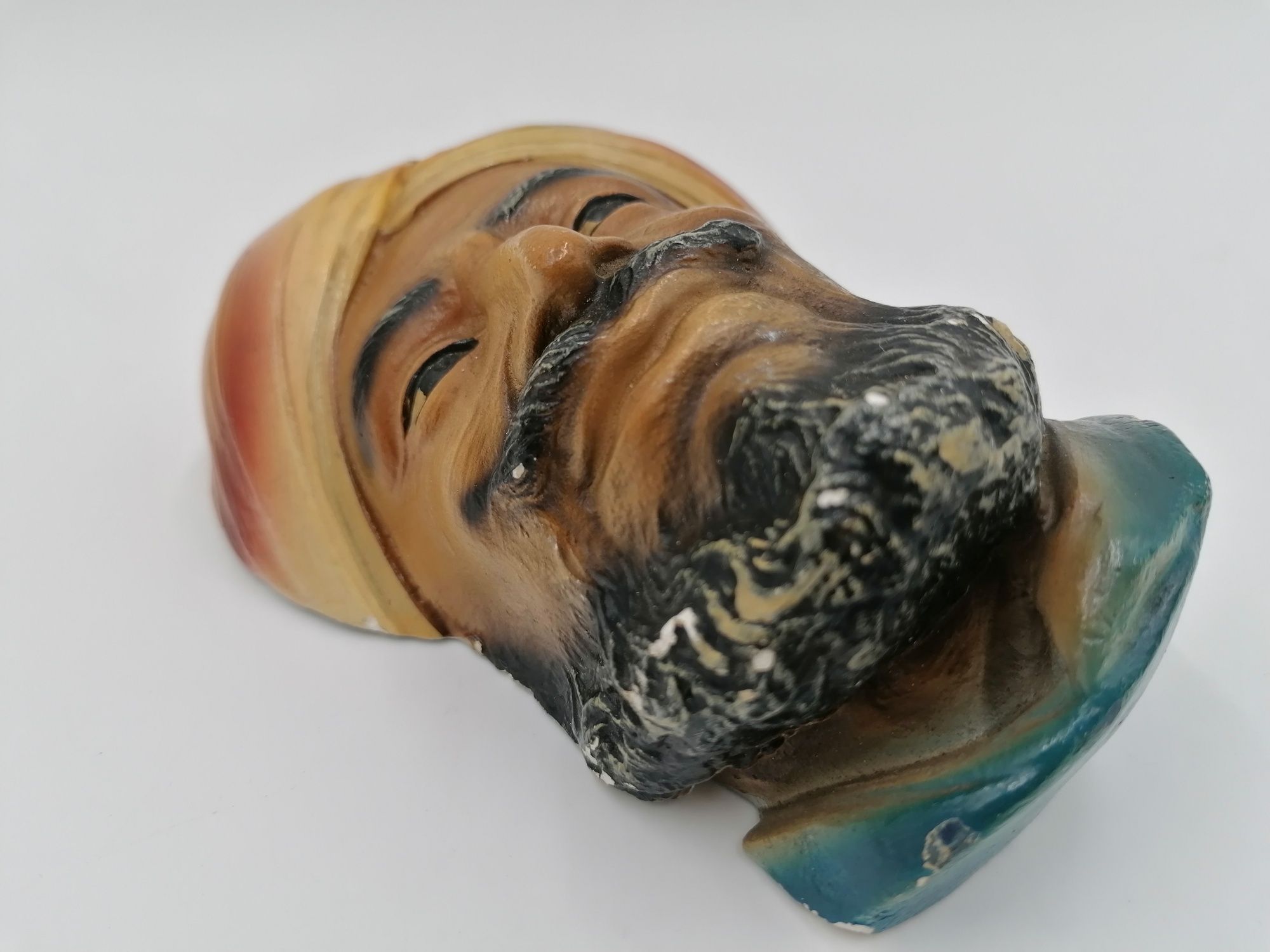 Ciekawa głowa twarz wykonana z gipsu ręcznie malowana