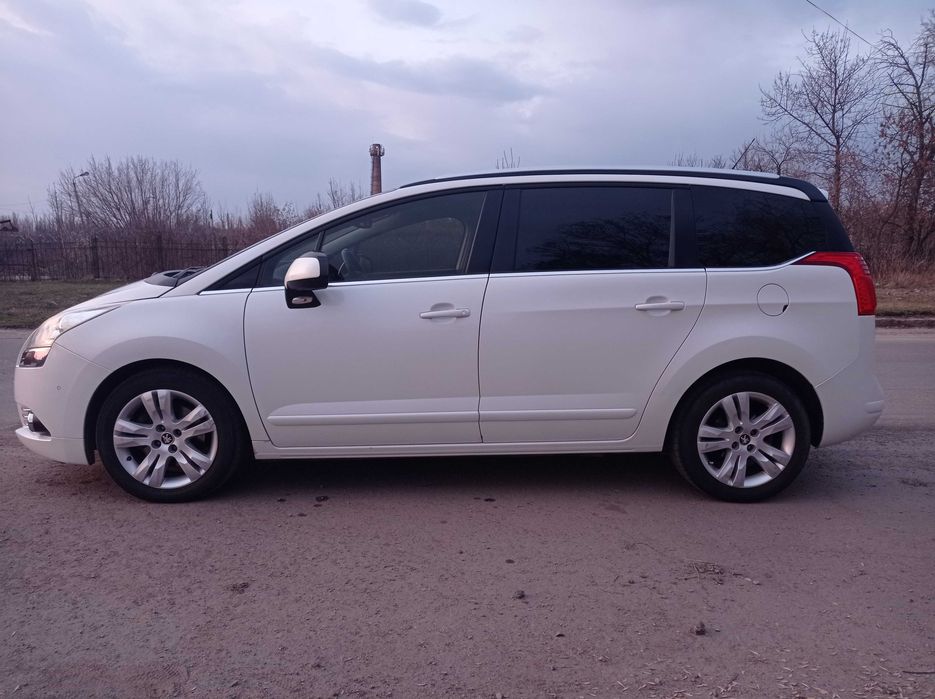 Продам Пежо 5008 2л.HDI