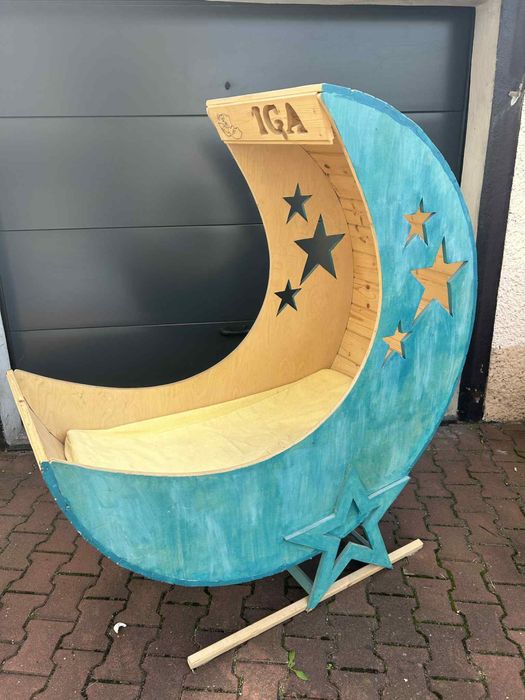 Drewniane łóżeczko